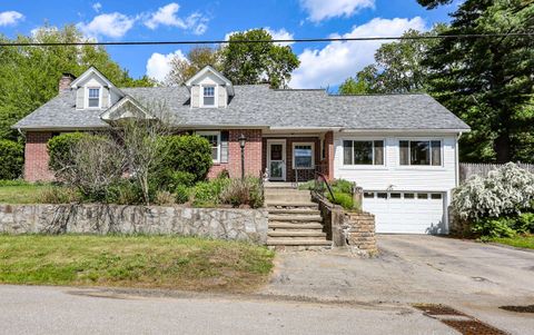 Photo of 137 Grand Avenue, Manchester, NH 03109 (MLS # 5091994)