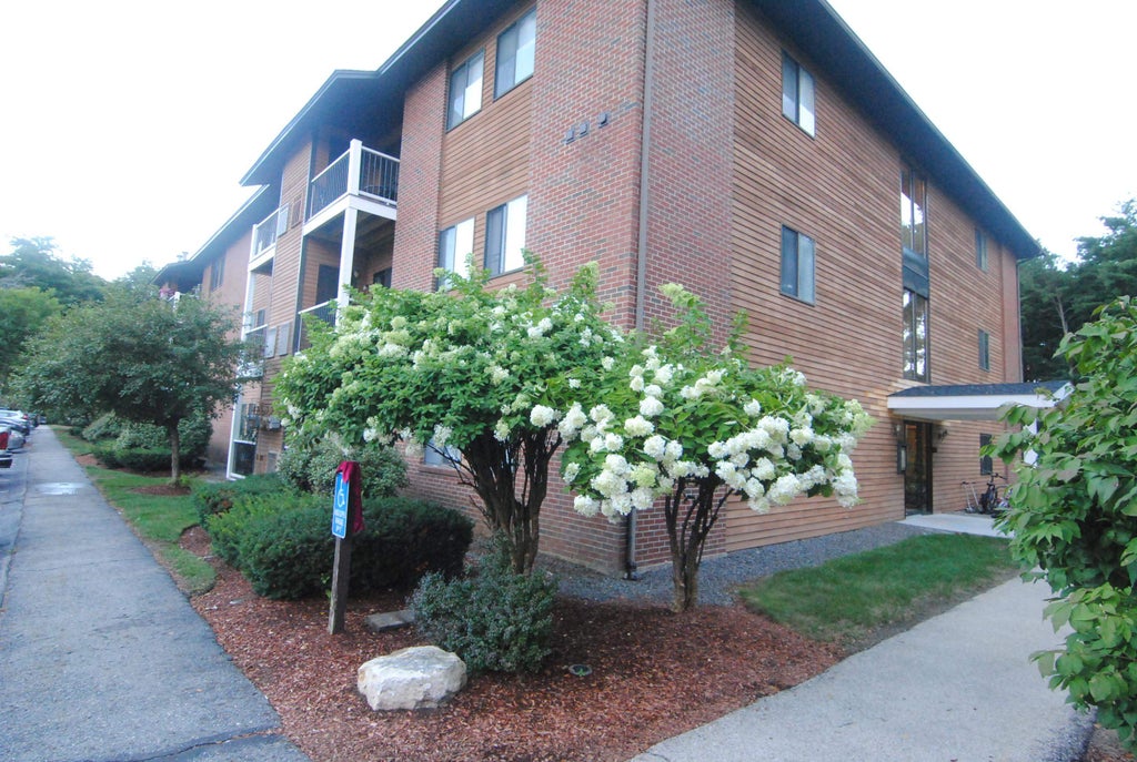Photo of 15 Blackstone Drive #1518, Nashua, NH 03063 (MLS # 5107725)