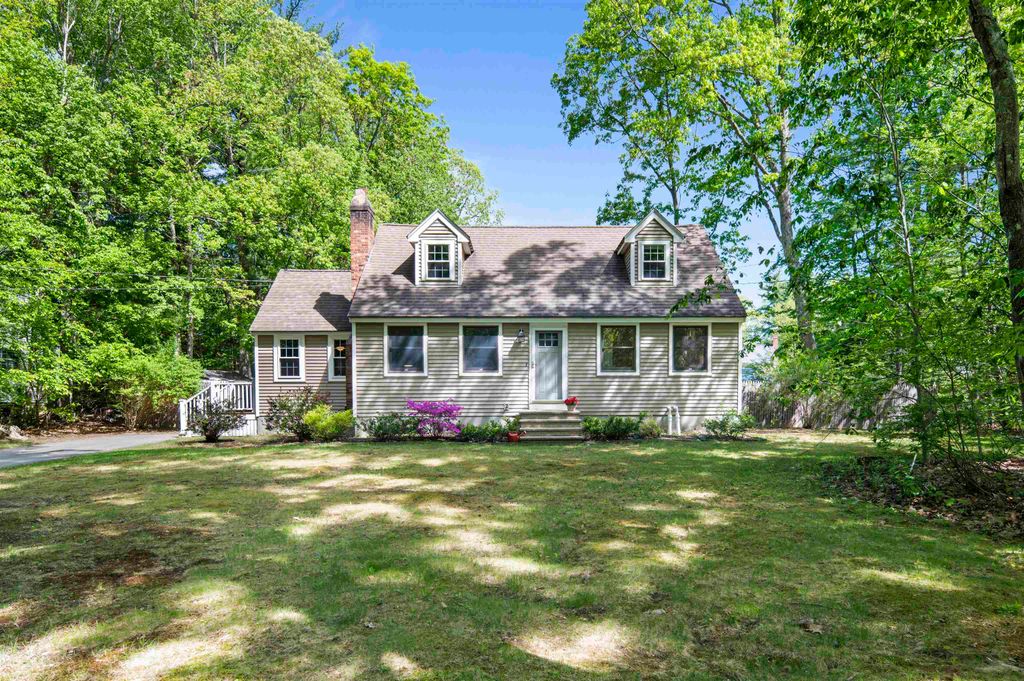 Photo of 6 Patricia Avenue, Exeter, NH 03833 (MLS # 5090742)