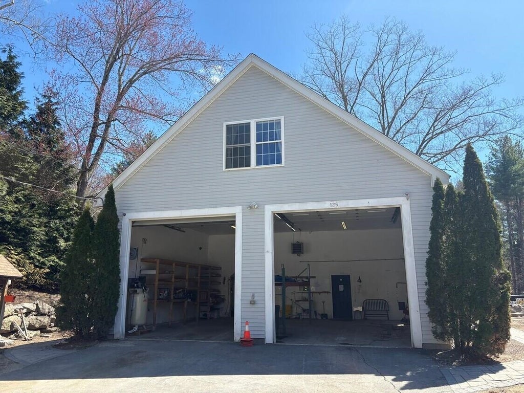 Photo of 125 Wason Road, Hudson, NH 03051 (MLS # 5106714)