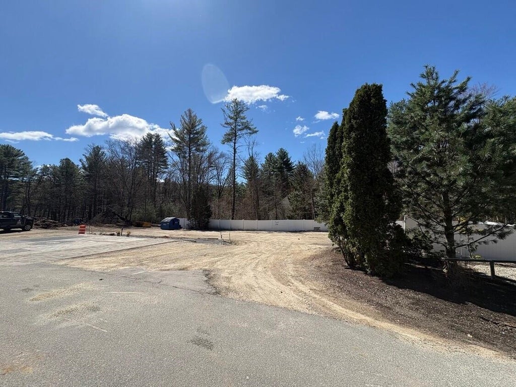 Photo of 125 Wason Road, Hudson, NH 03051 (MLS # 5106714)