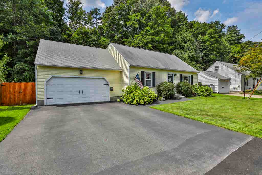 Photo of 70 Avon Drive, Nashua, NH 03064 (MLS # 5104508)