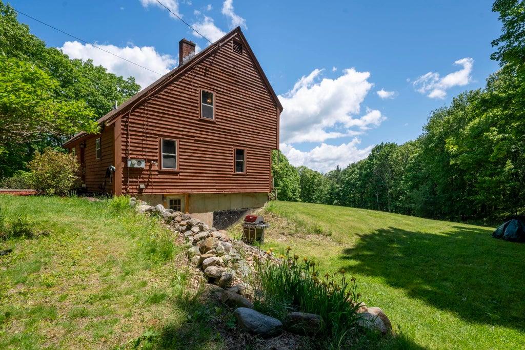Photo of 133 Hackett Hill Road, Hooksett, NH 03106 (MLS # 5092781)