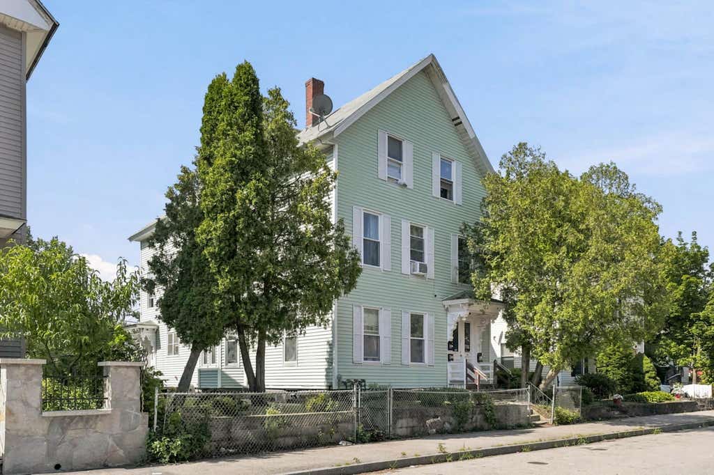 Photo of 401 Cedar Street, Manchester, NH 03103 (MLS # 5100838)