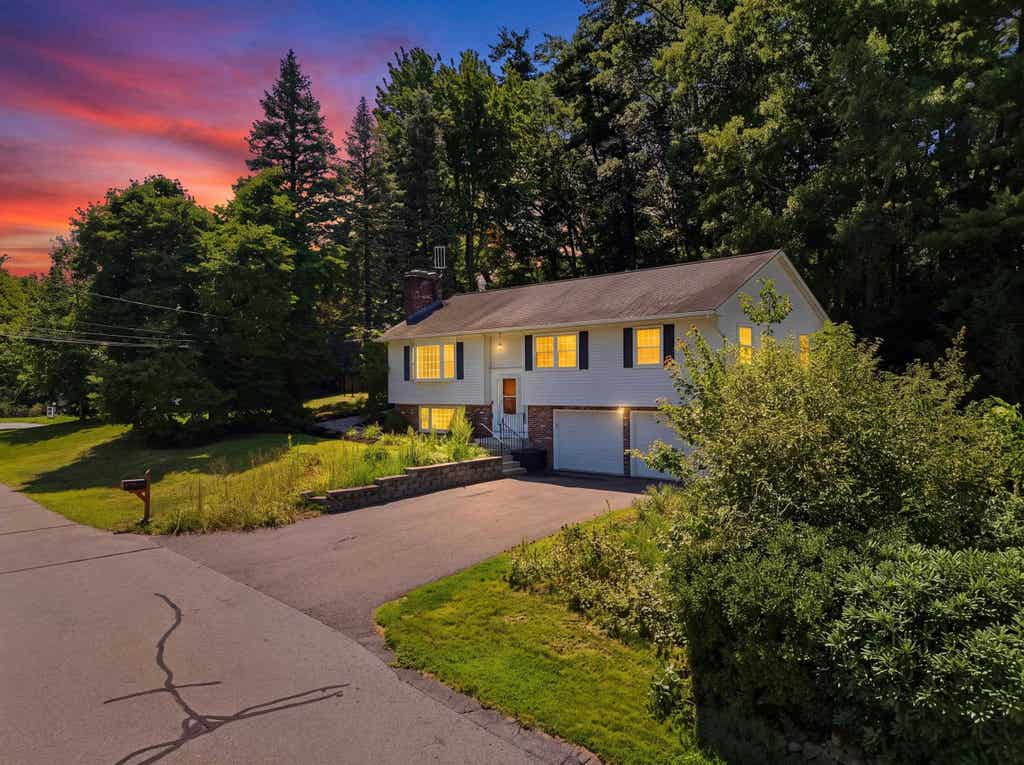 Photo of 50 Catalina Lane, Nashua, NH 03064 (MLS # 5104478)