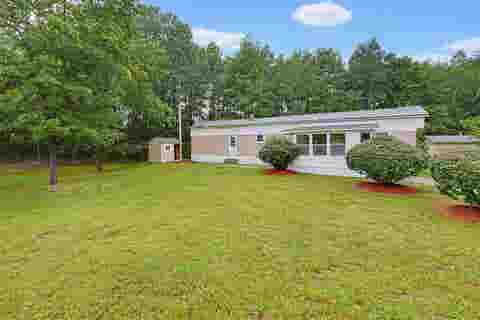 Photo of 49 Ridgefield Drive, Nashua, NH 03062 (MLS # 5103298)