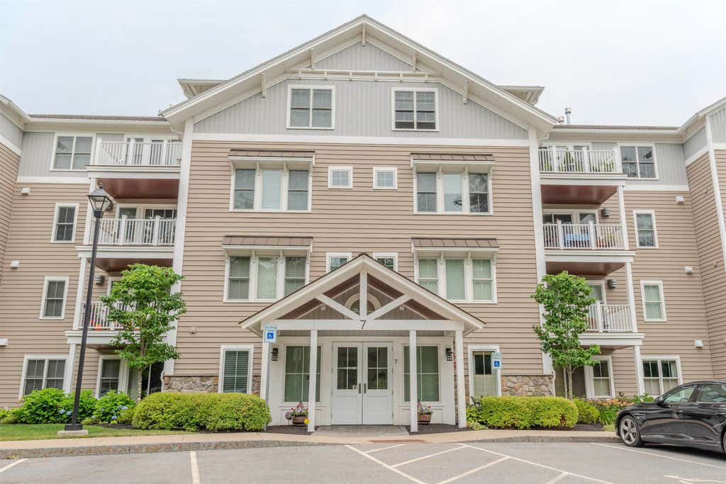 Photo of 7 Willey Creek Road #206, Exeter, NH 03833 (MLS # 5105669)
