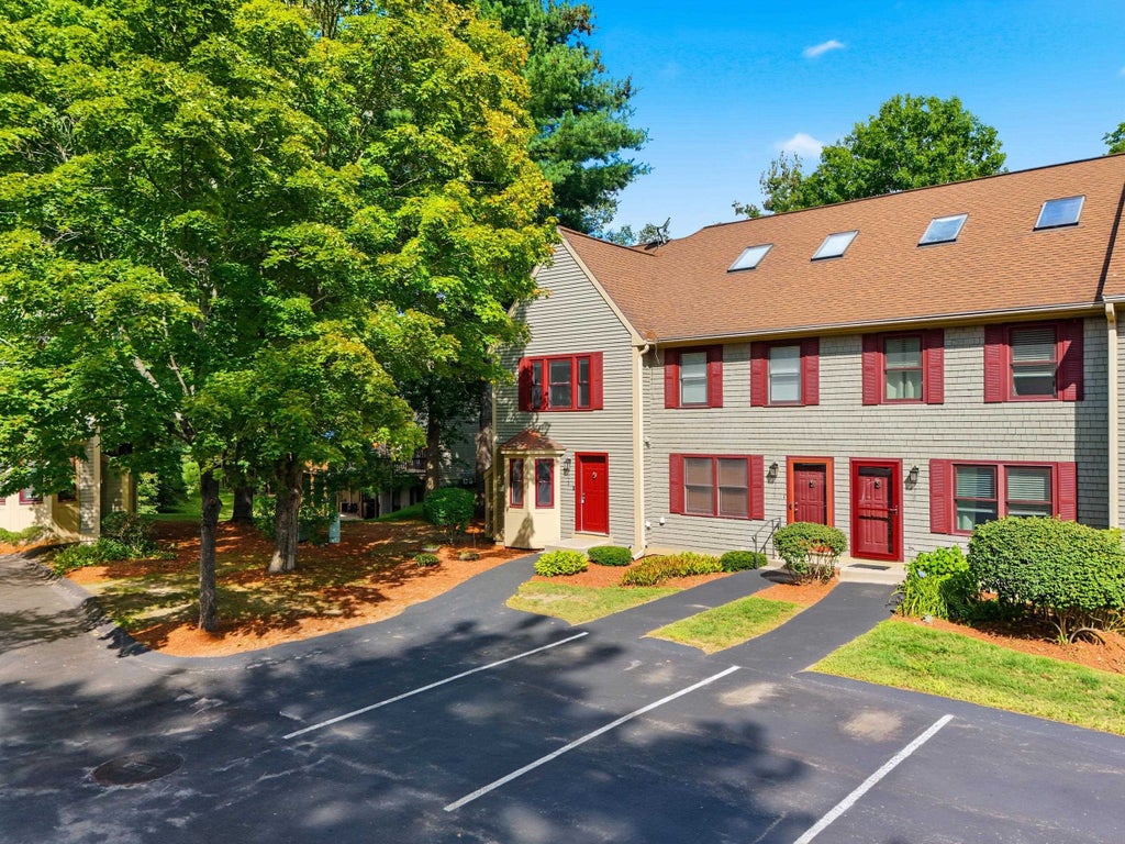 Photo of 114 Bartemus Trail, Nashua, NH 03063 (MLS # 5107746)
