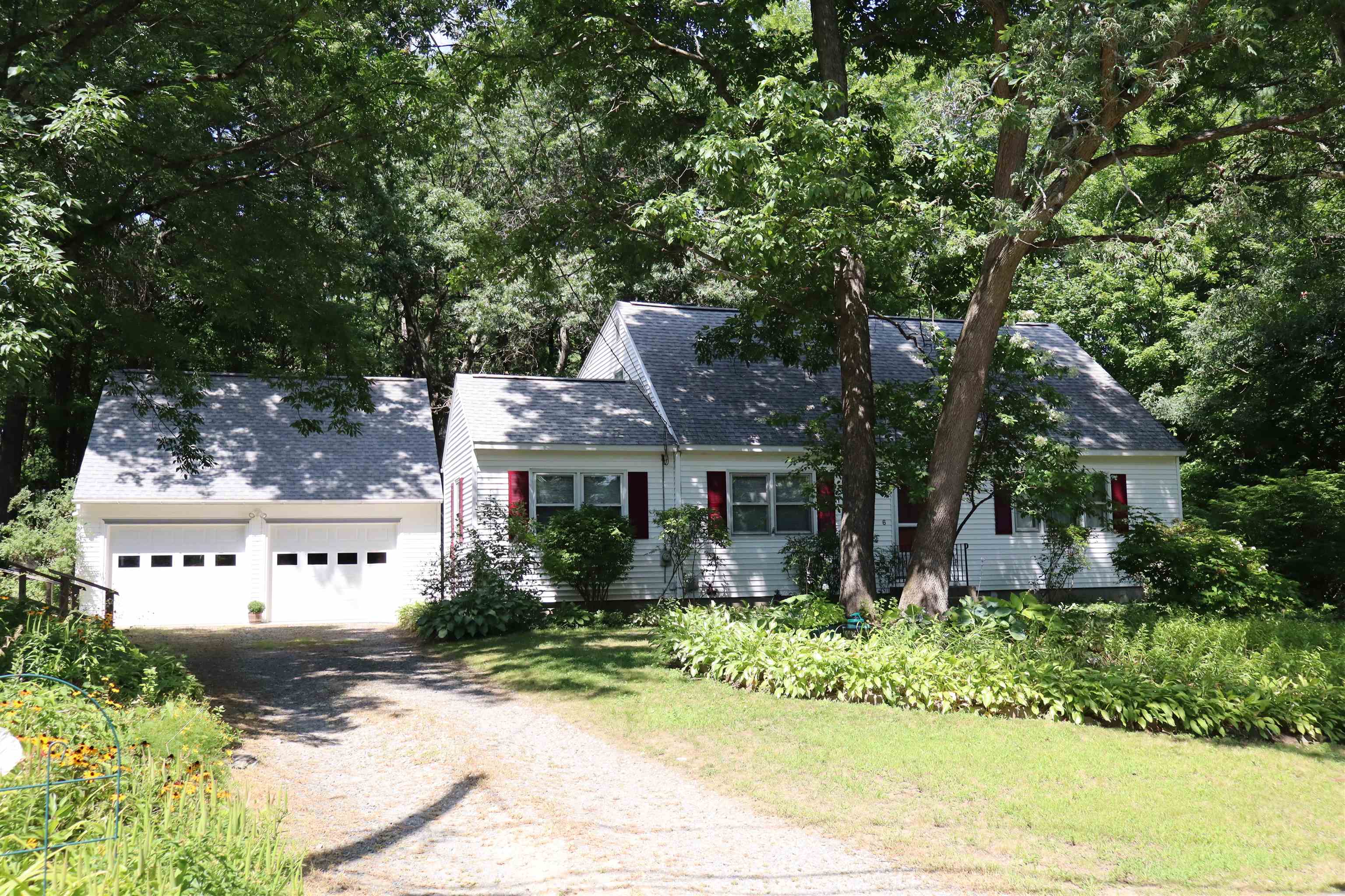 6 Moe Street