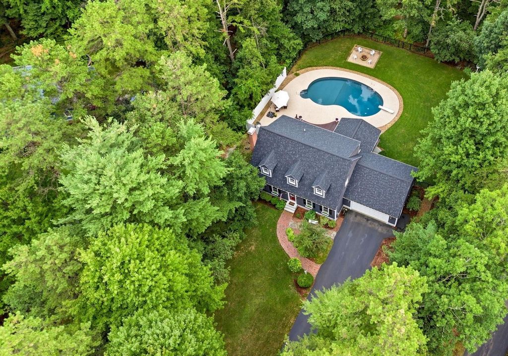 Photo of 19 Tamarack Lane, Amherst, NH 03031 (MLS # 5101140)