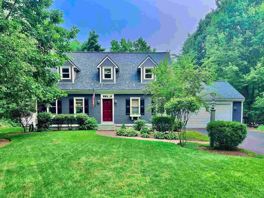 Photo of 19 Tamarack Lane, Amherst, NH 03031 (MLS # 5101140)