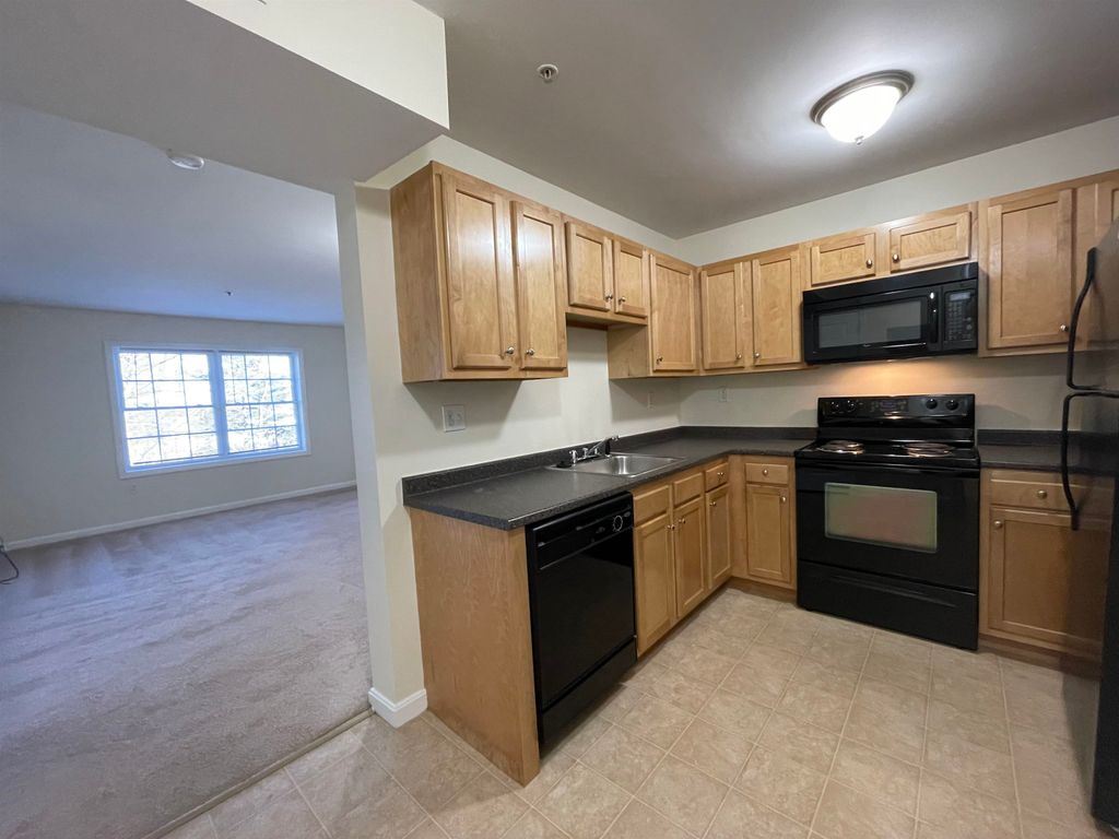 Photo of 80 Sentinel Court #304, Manchester, NH 03104 (MLS # 5093723)