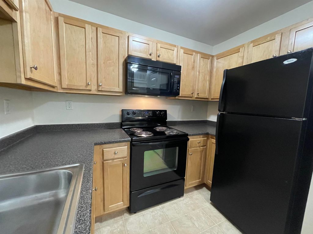 Photo of 80 Sentinel Court #304, Manchester, NH 03104 (MLS # 5093723)