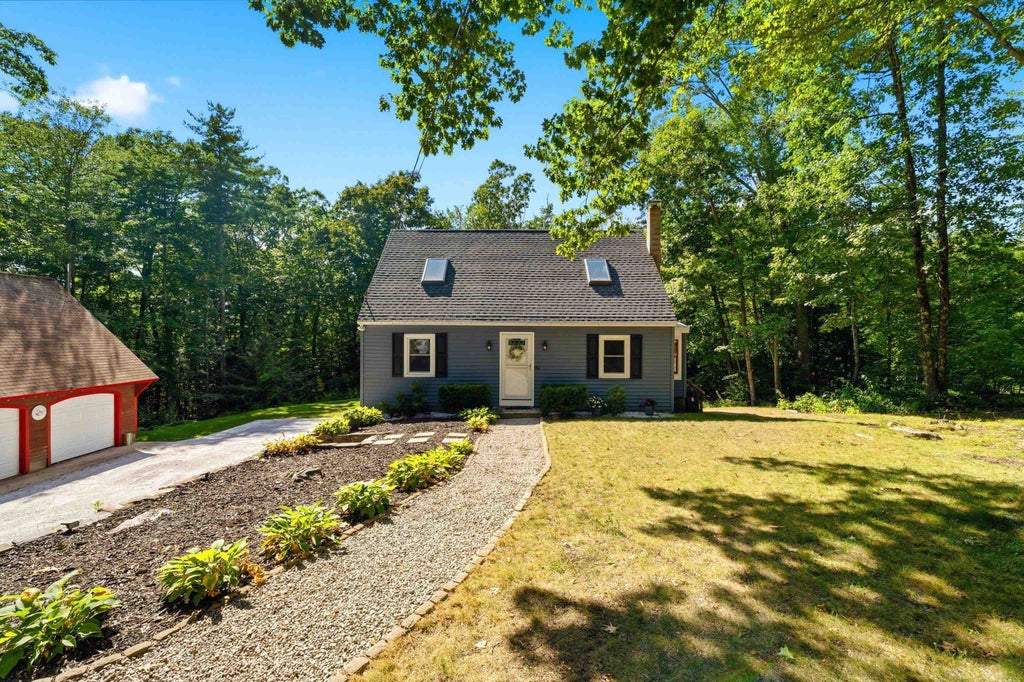 Photo of 17 Fordway Road, Raymond, NH 03077 (MLS # 5107103)