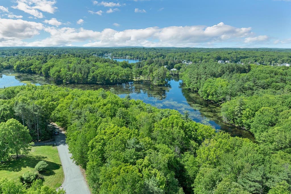 Photo of 40 Norwood Road, Salem, NH 03079 (MLS # 5092784)