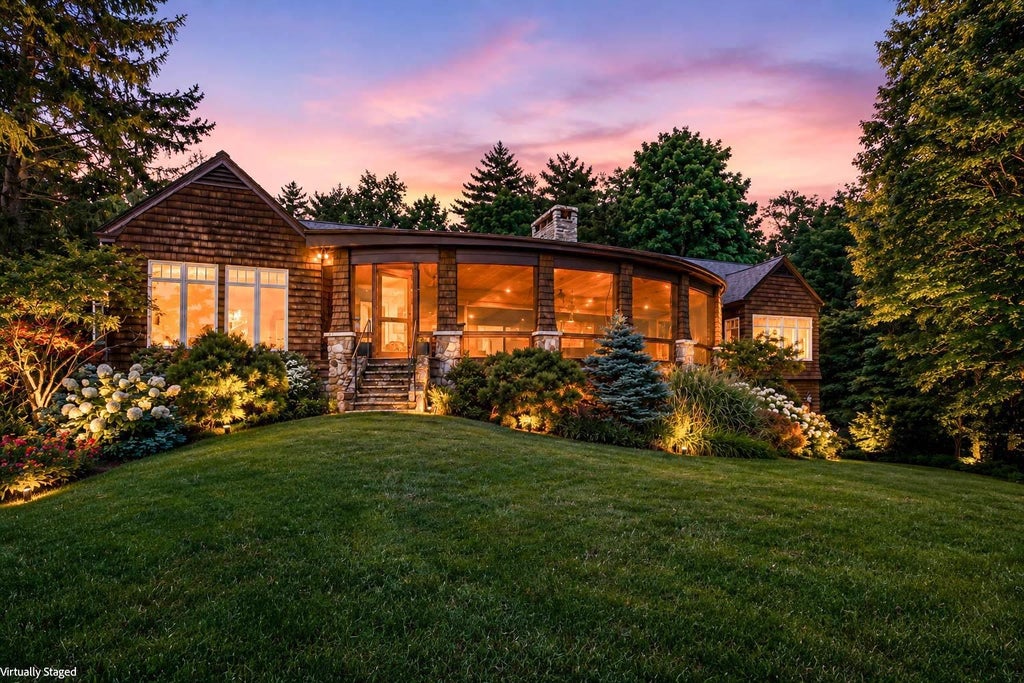 Photo of 16 Heritage Drive, Sunapee, NH 03782 (MLS # 5095213)