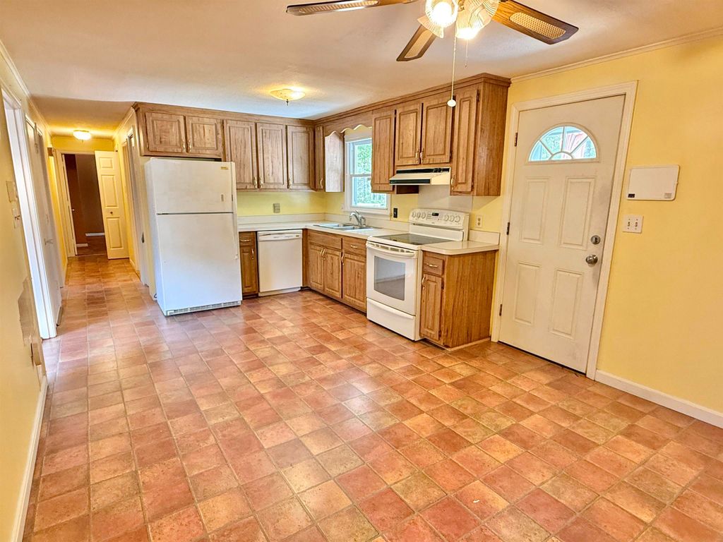 Photo of 4 Rita Avenue, Pelham, NH 03076 (MLS # 5091299)