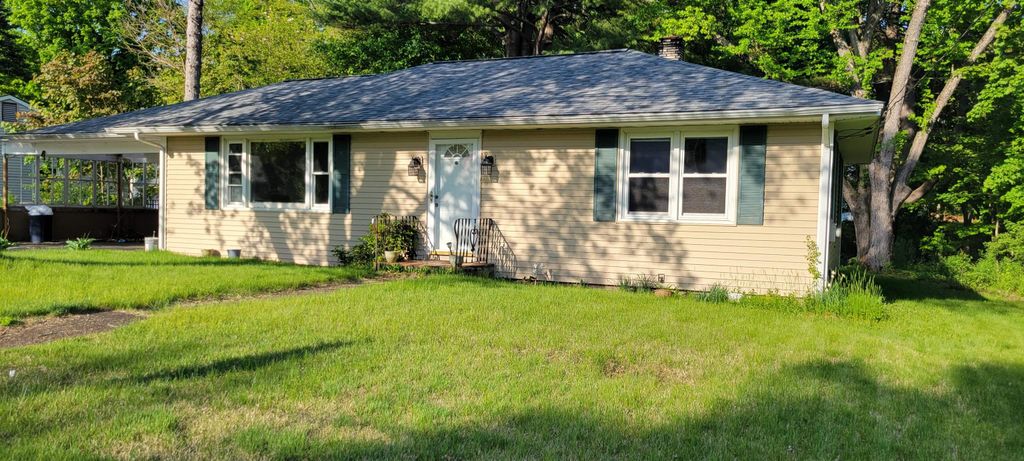 Photo of 4 Grant Street, Derry, NH 03038 (MLS # 5089648)