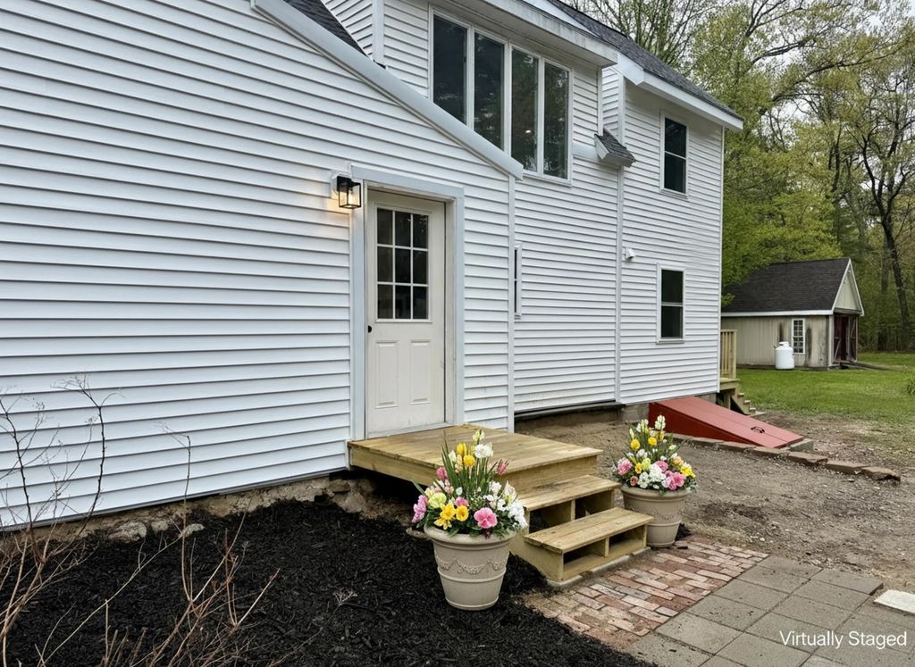 Photo of 1299 Lake Shore Road, Manchester, NH 03109 (MLS # 5089102)
