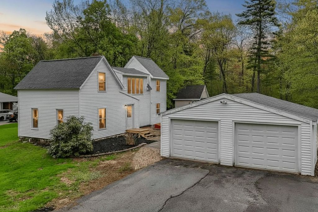 Photo of 1299 Lake Shore Road, Manchester, NH 03109 (MLS # 5089102)