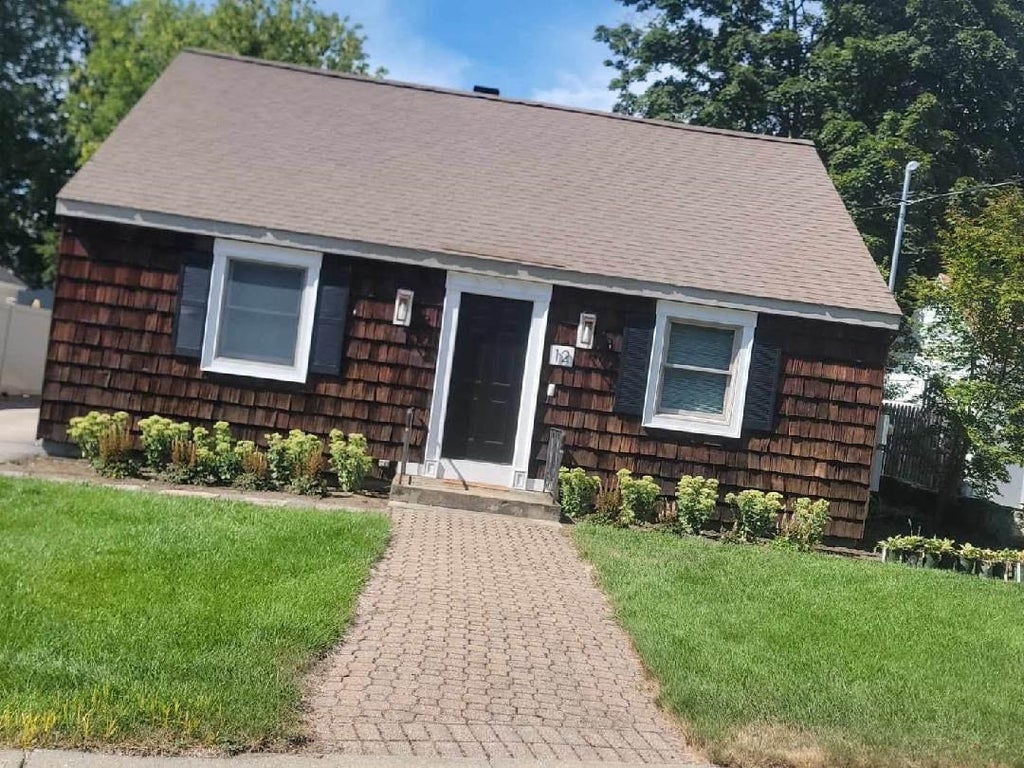 Photo of 12 Taylor Street, Nashua, NH 03060 (MLS # 5109121)
