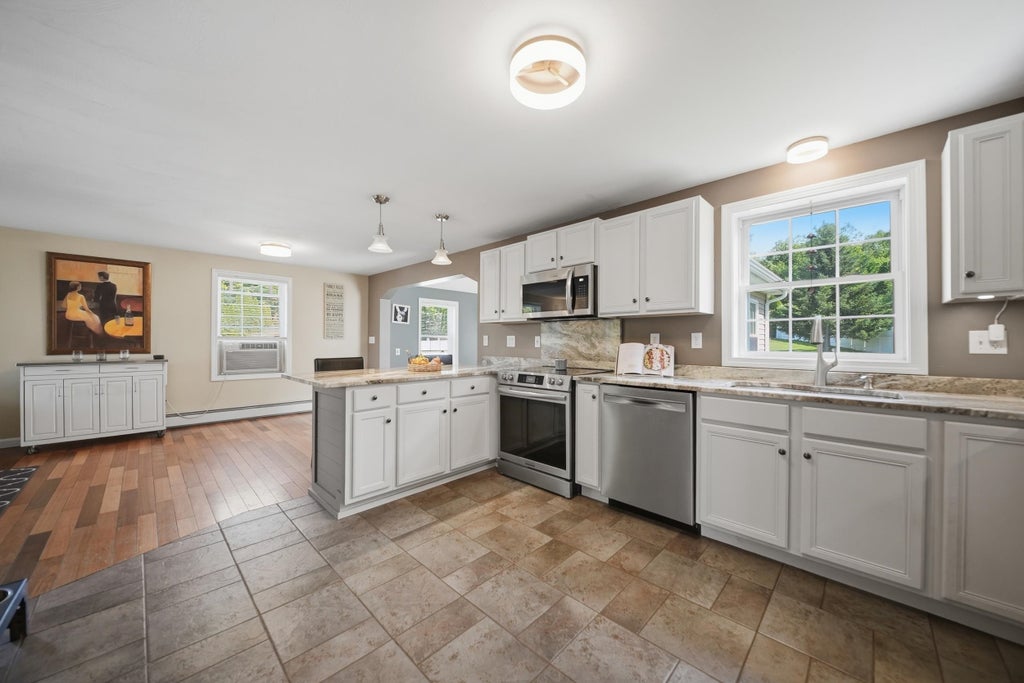 Photo of 14 Brittany Circle, Pembroke, NH 03275 (MLS # 5096353)