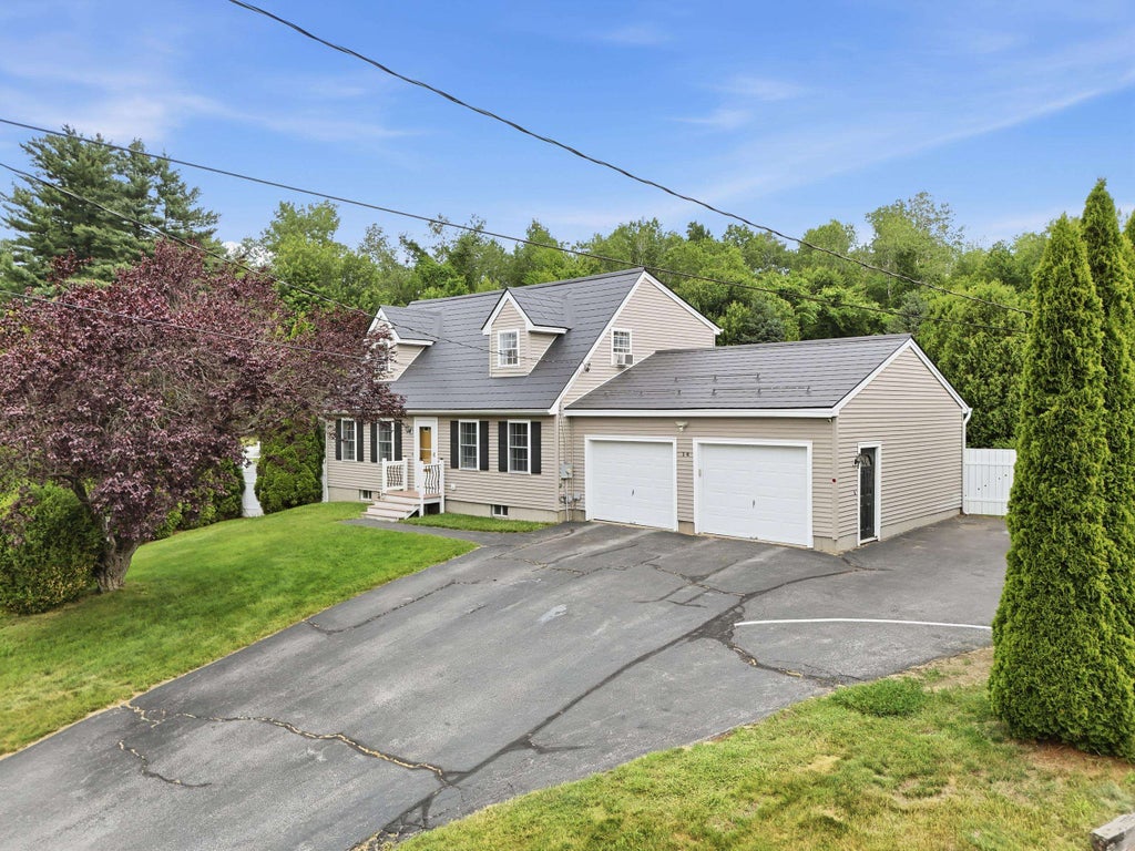 Photo of 14 Brittany Circle, Pembroke, NH 03275 (MLS # 5096353)