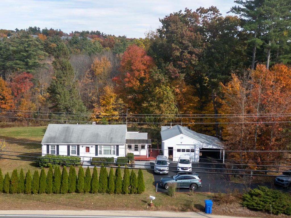 Photo of 404 Mammoth Road, Londonderry, NH 03053 (MLS # 5115322)