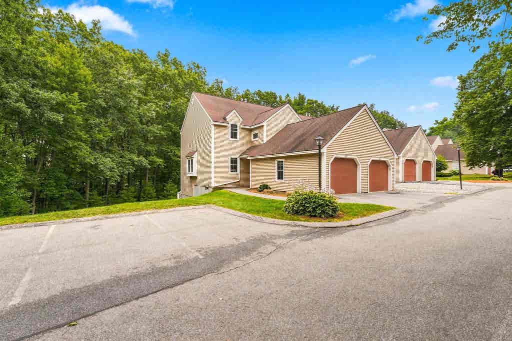 Photo of 674 S Porter Street, Manchester, NH 03103 (MLS # 5102550)