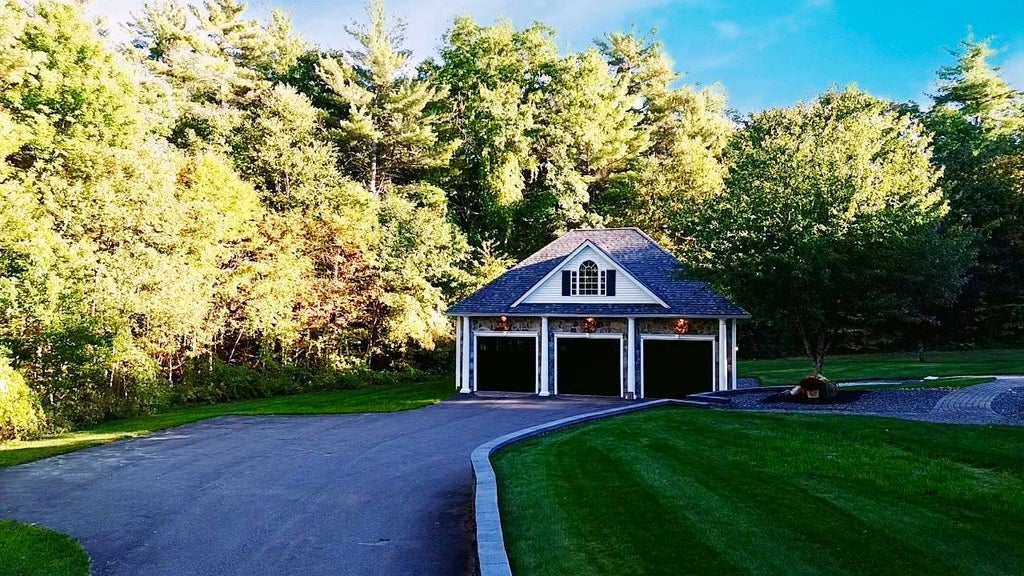 Photo of 311 Academy Road, Pembroke, NH 03275 (MLS # 5113038)