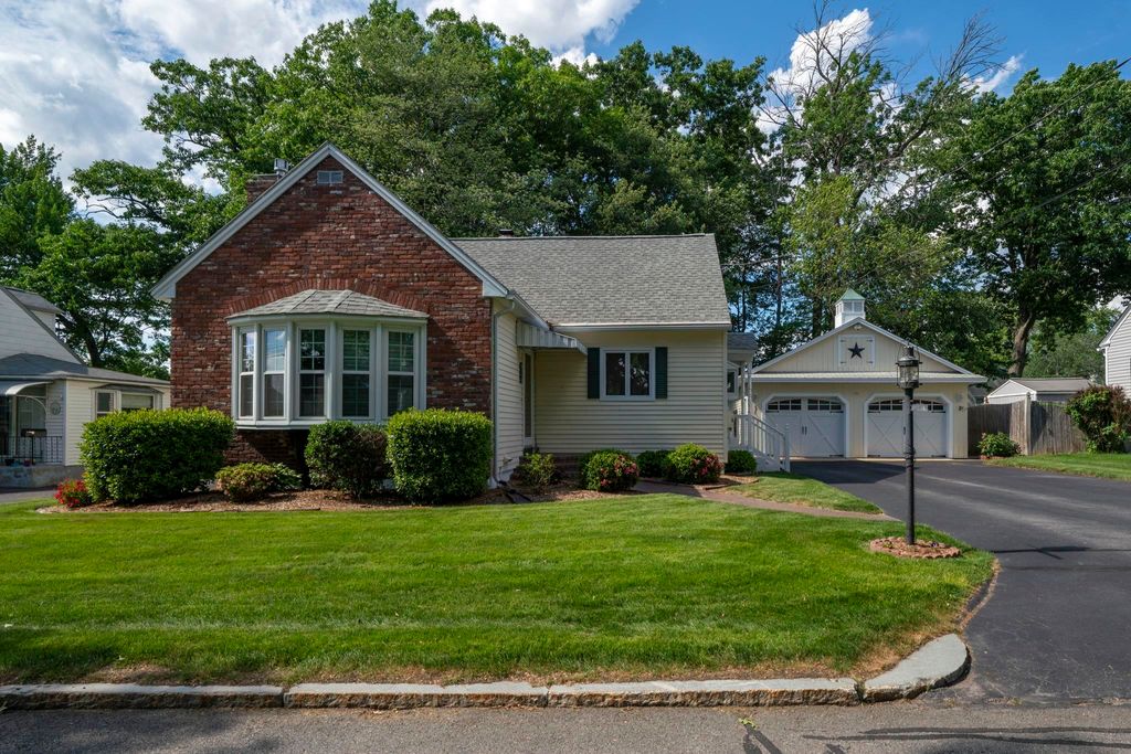 Photo of 128 Holly Avenue, Manchester, NH 03103 (MLS # 5095579)