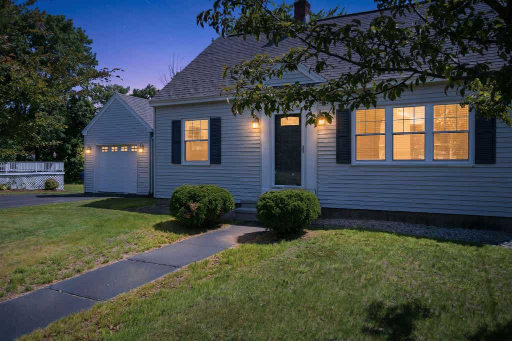 Photo of 103 Broadway Avenue, Manchester, NH 03104 (MLS # 5095318)
