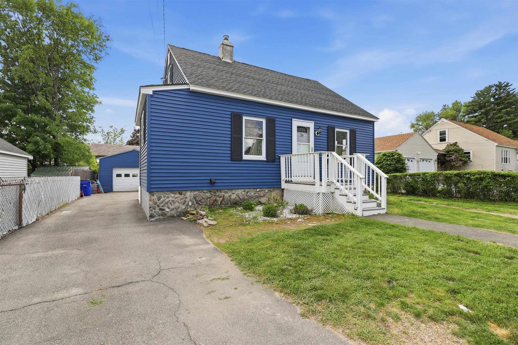 Photo of 27 Fairview Street, Goffstown, NH 03045 (MLS # 5092203)