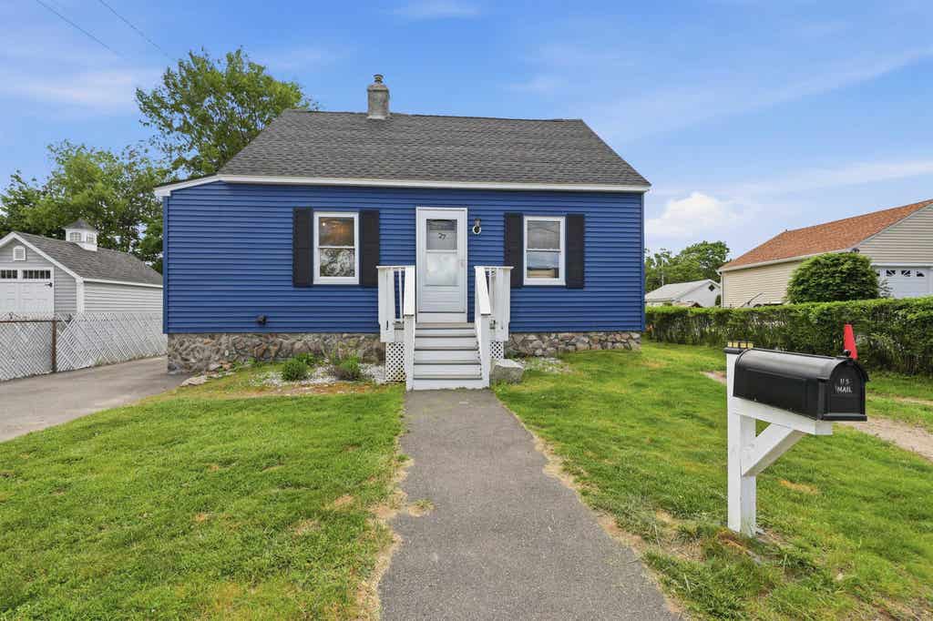 Photo of 27 Fairview Street, Goffstown, NH 03045 (MLS # 5092203)