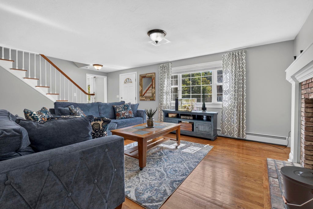 Photo of 1550 Wellington Road, Manchester, NH 03104 (MLS # 5111646)