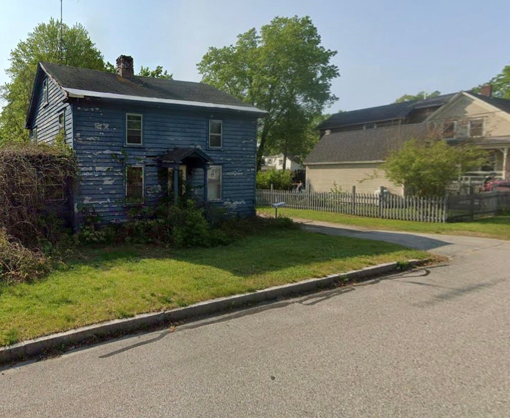 Photo of 4 Warren Street, Rochester, NH 03868 (MLS # 5111358)