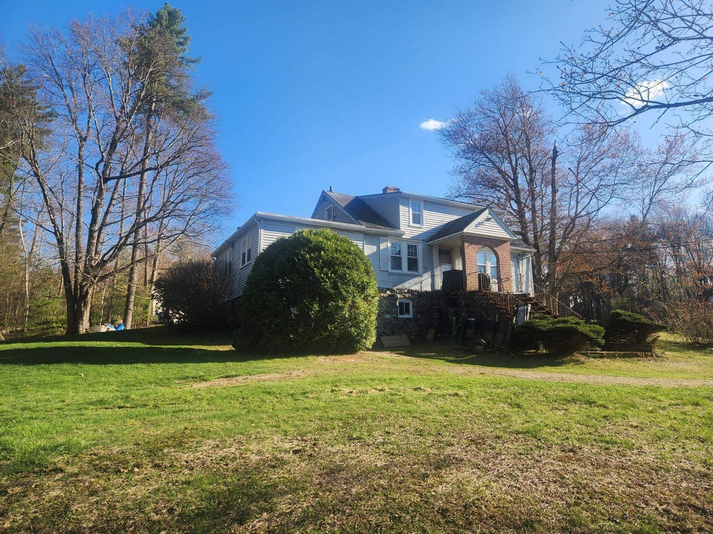 Photo of 115 Hovey Road, Londonderry, NH 03053 (MLS # 5101775)