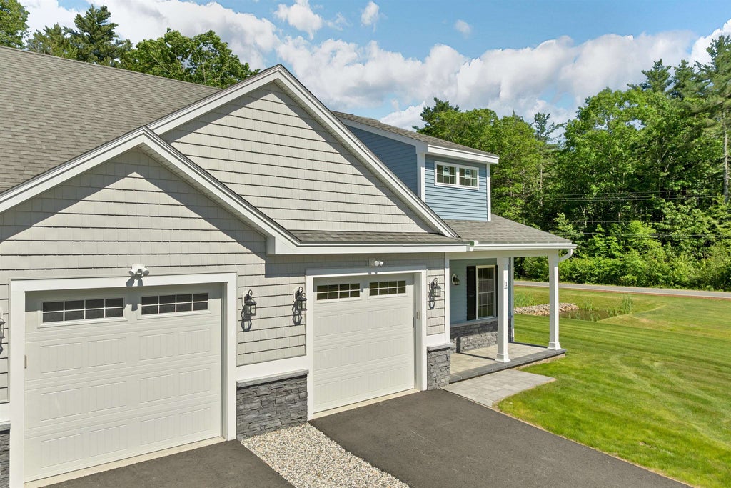 Photo of 4 Cameron Court #4, Hampstead, NH 03841 (MLS # 5110934)