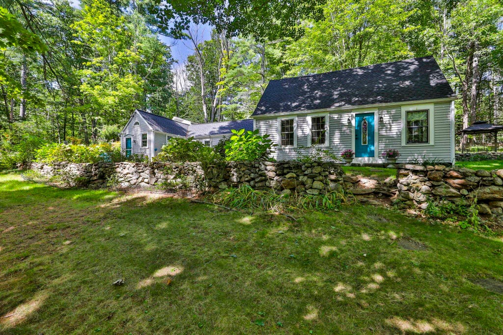 Photo of 8 Putnam Hill Road, Wilton, NH 03086 (MLS # 5110151)