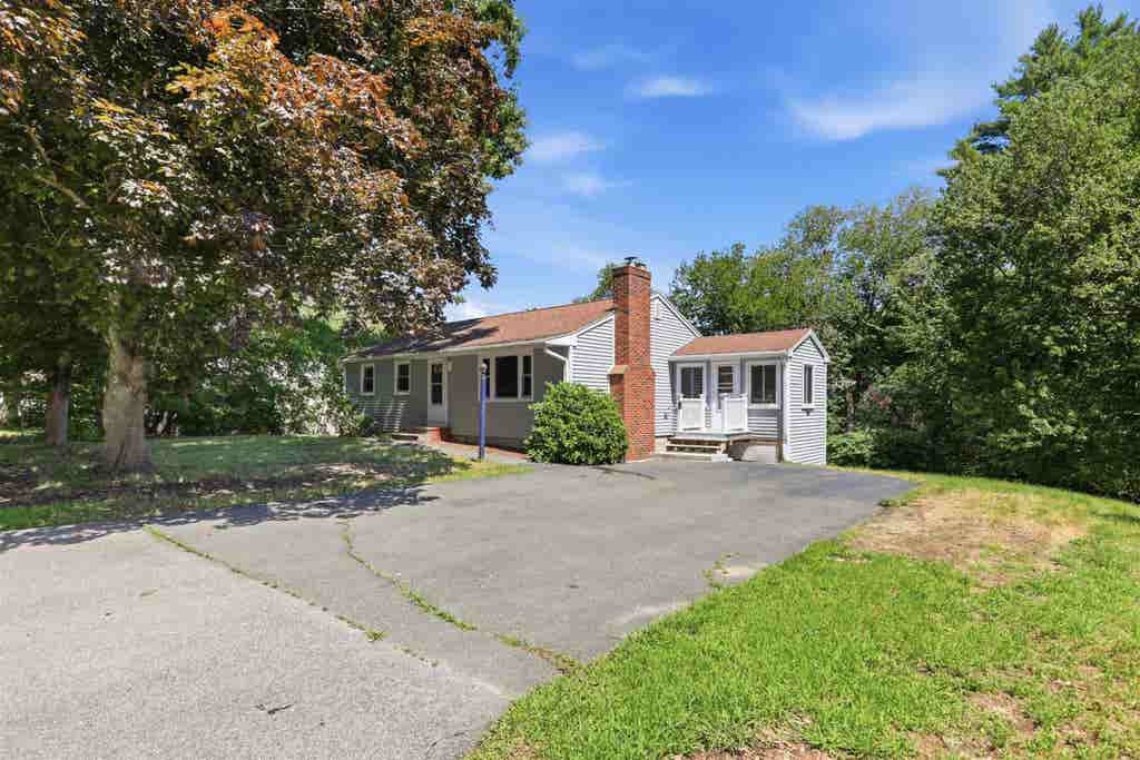 Photo of 132 Haverhill Road, Salem, NH 03079 (MLS # 5103463)