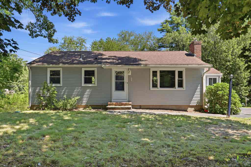 Photo of 132 Haverhill Road, Salem, NH 03079 (MLS # 5103463)