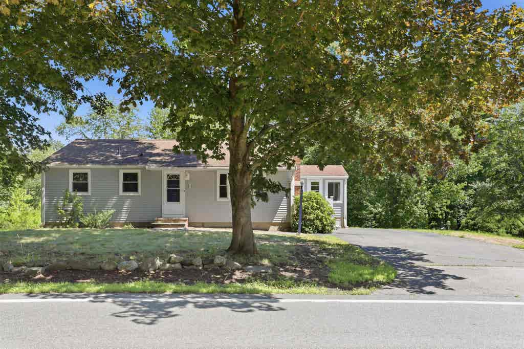 Photo of 132 Haverhill Road, Salem, NH 03079 (MLS # 5103463)