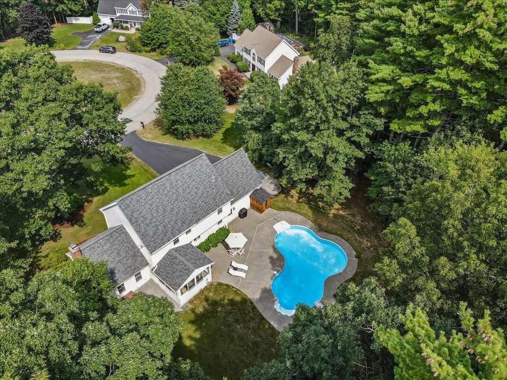 Photo of 6 Sterling Drive, Londonderry, NH 03053 (MLS # 5108107)