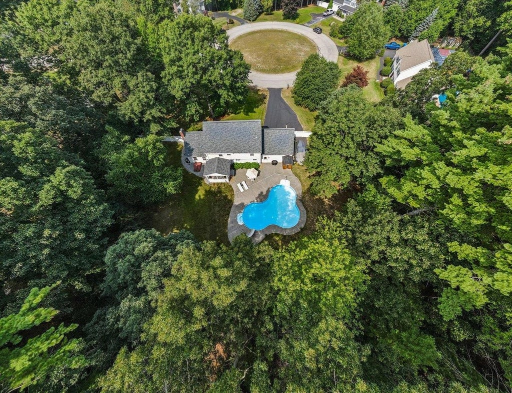 Photo of 6 Sterling Drive, Londonderry, NH 03053 (MLS # 5108107)