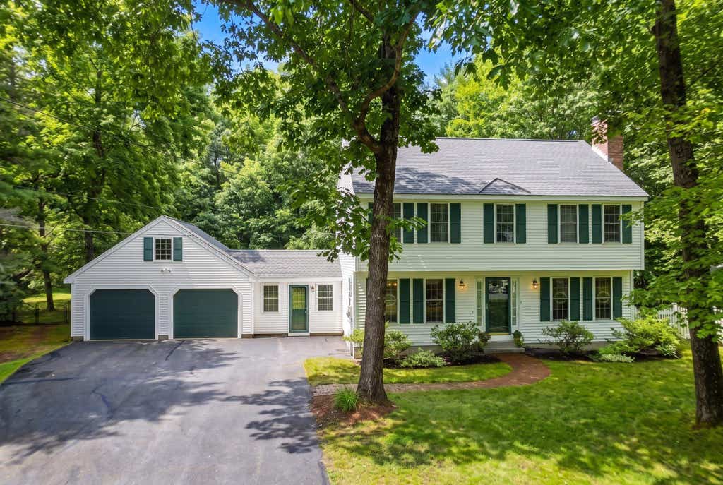 Photo of 3 Captian Danforth Lane, Amherst, NH 03031 (MLS # 5104340)