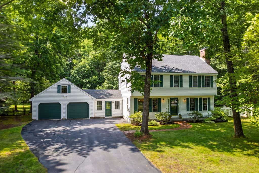 Photo of 3 Captian Danforth Lane, Amherst, NH 03031 (MLS # 5104340)