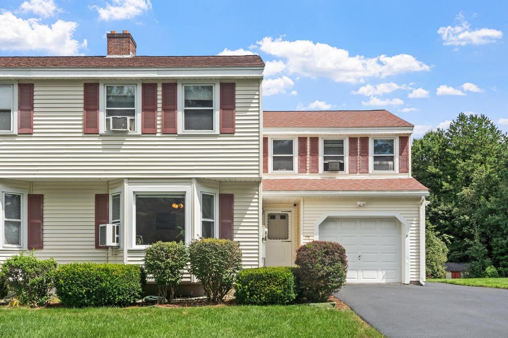 Photo of 27 Reed Street #B, Londonderry, NH 03053 (MLS # 5103674)