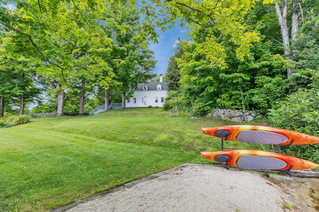 Photo of 810 West Main Street, Hillsborough, NH 03244 (MLS # 5103498)