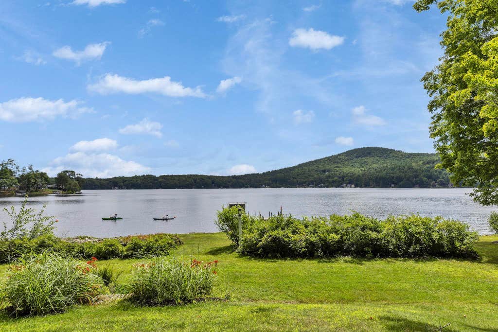 Photo of 810 West Main Street, Hillsborough, NH 03244 (MLS # 5103498)