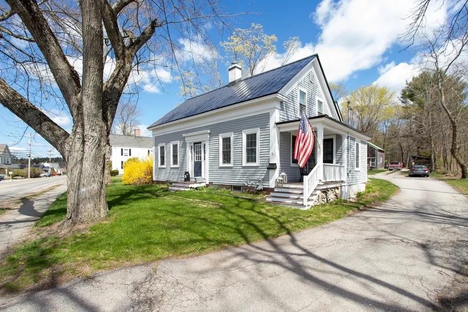 Photo of 33 Exeter Road, Hampton, NH 03842 (MLS # 5102298)